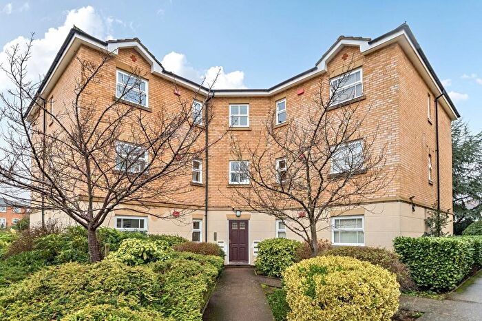 2 Bedroom Flat For Sale In Wittering Close, Kingston Upon Thames, KT2