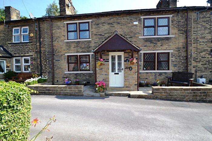 3 Bedroom Cottage For Sale In Rawson Square, Idle, BD10