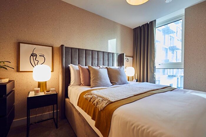 2 Bedroom Apartment To Rent In Rochdale Road, Manchester, Greater Manchester, M4