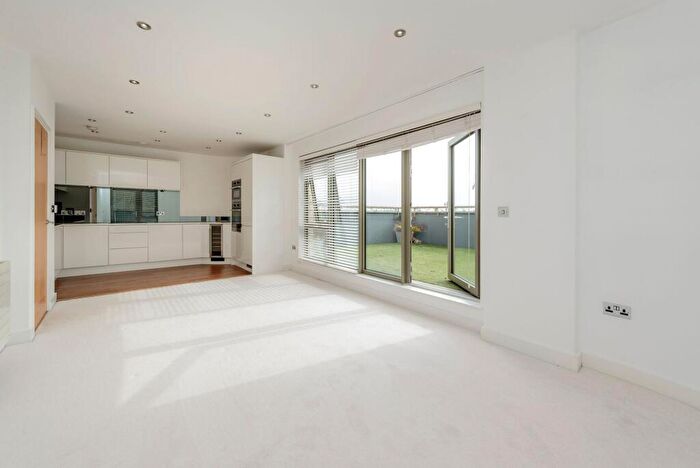 3 Bedroom Flat To Rent In Lawn Road, Huxley House, NW3