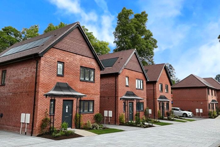 3 Bedroom Detached House For Sale In Alderhurst Close, Englefield Green, Egham, TW20