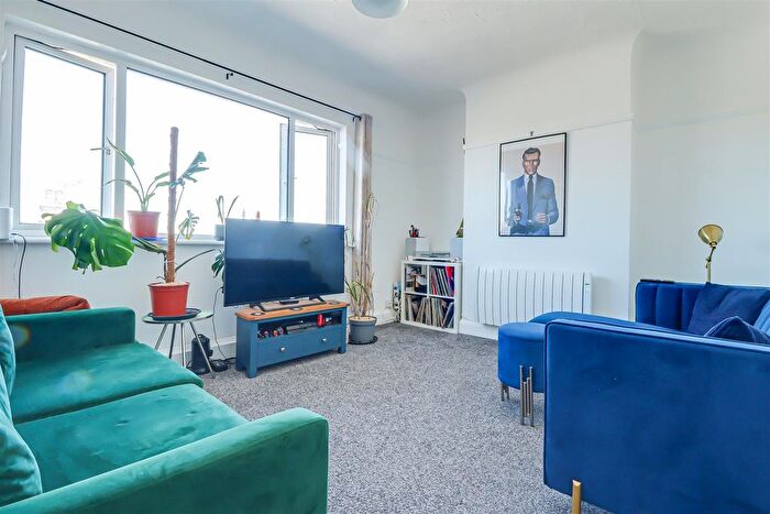 3 Bedroom Flat For Sale In Rectory Grove, Leigh-On-Sea, SS9