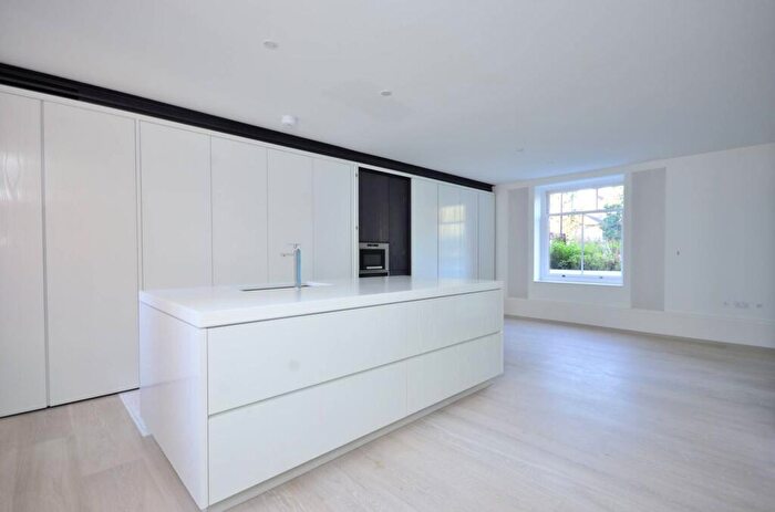 3 Bedroom Flat To Rent In Fitzjohns Avenue, Belsize Park, London, NW3