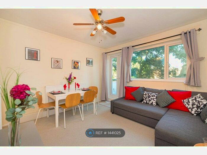 1 Bedroom Flat To Rent In Smithwood Close, Southfields, SW19