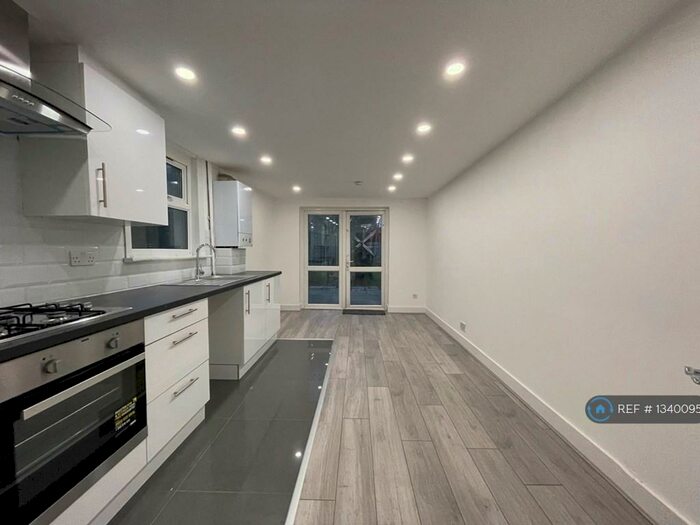 4 Bedroom Semi-Detached House To Rent In Hornsey Park Road, London, N8