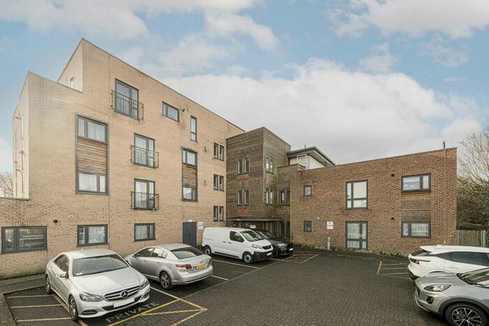 2 Bedroom Flat To Rent In Inverness Road, Hounslow, TW3