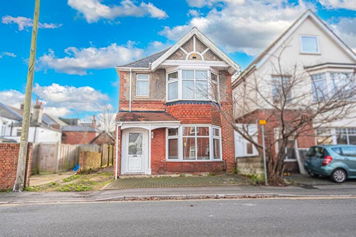 5 Bedroom Detached House To Rent In Borthwick Road, Bournemouth, BH1