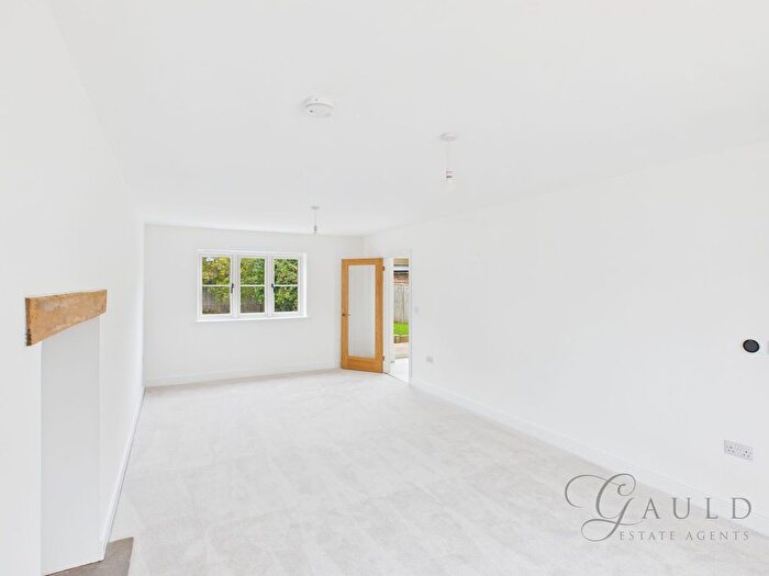 4 Bedroom Detached House For Sale In Buckingham Road, Silverstone, NN12