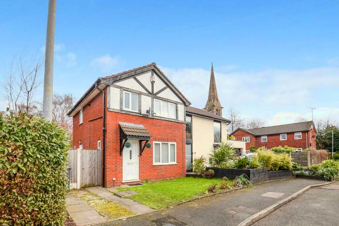 3 Bedroom Semi-Detached House To Rent In Wythop Gardens, Salford, M5