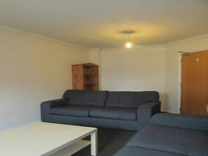 5 Bedroom Town House To Rent In Brook Gardens, Dundee, DD1