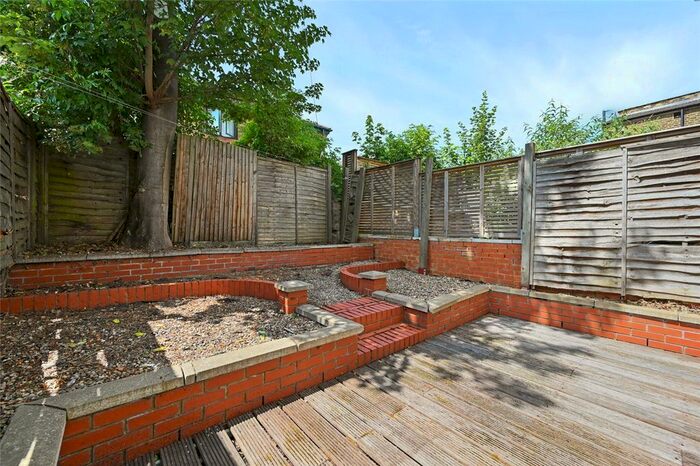 2 Bedroom Flat To Rent In Adelaide Grove, London, W12