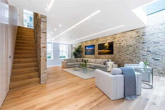 4 Bedroom Mews To Rent In Bingham Place, Marylebone Place, W1U