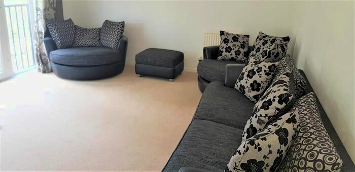 2 Bedroom Flat To Rent In The Avenue, Hatch End, Pinner, HA5
