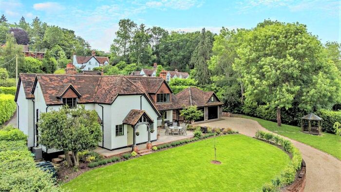 4 Bedroom Detached House For Sale In Rotten Row, Tutts Clump, Berkshire, RG7