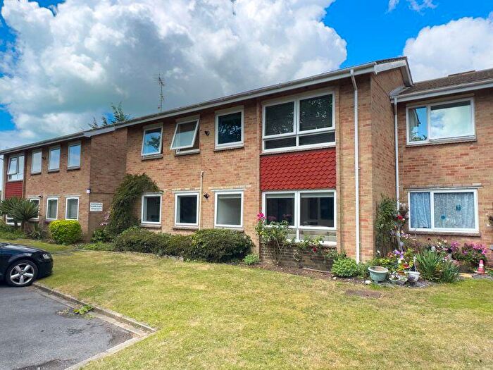 2 Bedroom Flat For Sale In Felpham, West Sussex, PO22