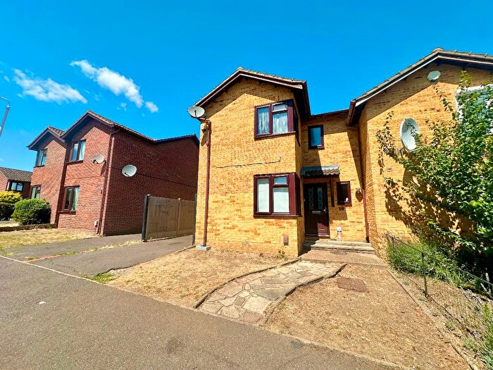 3 Bedroom Semi Detached House For Sale In Kirby Close, Romford, RM3
