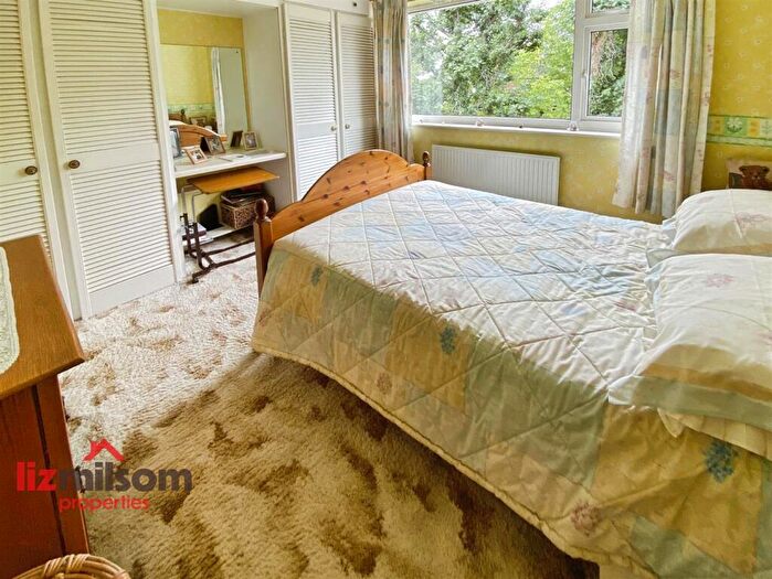 3 Bedroom Semi-Detached House For Sale In Bearwood Hill Road, Burton-On-Trent, DE15