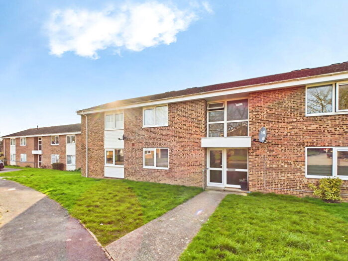 2 Bedroom Flat For Sale In Gardeners Court, Warnham, RH12