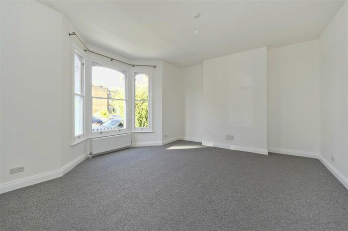 3 Bedroom Maisonette To Rent In Boscombe Road, London, W12
