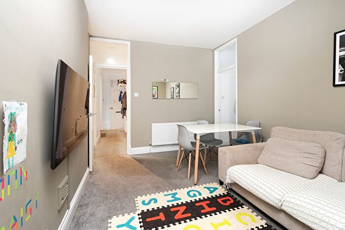 1 Bedroom Flat To Rent In Queen Alexandra Mansions, Tonbridge Street, Bloomsbury, WC1H