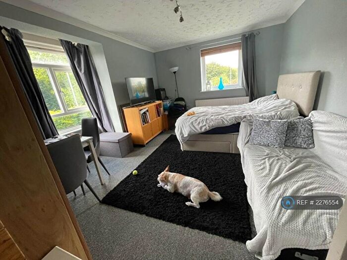 2 Bedroom Flat To Rent In Goldstone Court, Hove, BN3