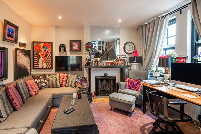 1 Bedroom Flat To Rent In Kensington Court Mews, London, W8