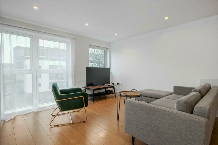 2 Bedroom Apartment For Sale In Shepherdess Walk, Islington, London, N1