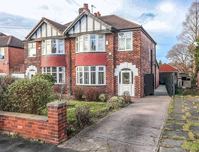 3 Bedroom Semi-Detached House For Sale In Kingsleigh Road, Heaton Mersey, Stockport, SK4