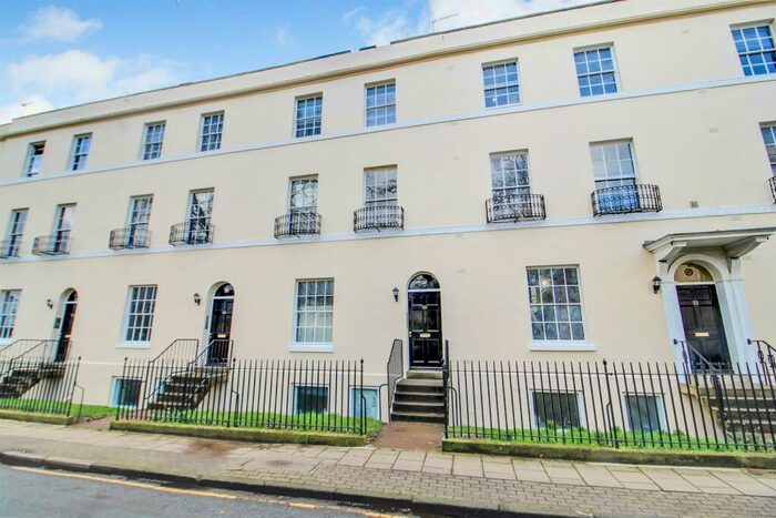 3 Bedroom Flat For Sale In Brunswick Square, Gloucester, GL1