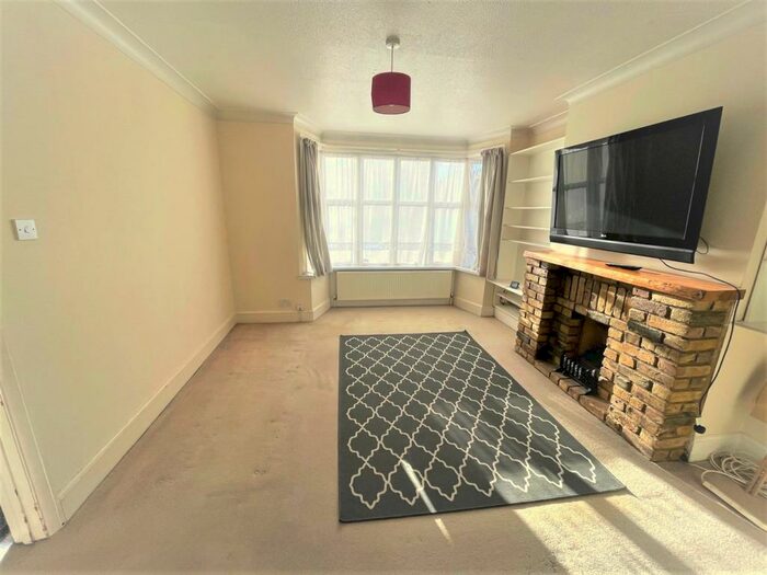 4 Bedroom Semi-Detached House To Rent In Hawthorn Drive, Harrow, HA2