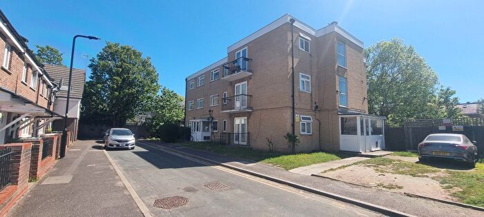 2 Bedroom Flat To Rent In Queens Drive, Leyton, E10