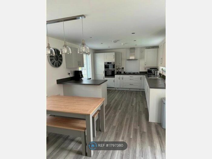 4 Bedroom Detached House To Rent In Sanderling Close, Kirby Cross, Frinton-On-Sea, CO13