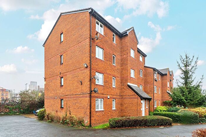 2 Bedroom Flat For Sale In John Silkin Lane, London, SE8