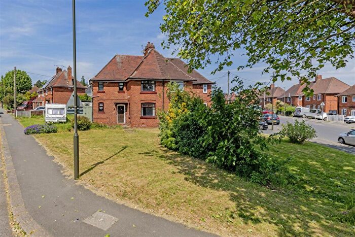 3 Bedroom Semi Detached House For Sale In Stand Road, Chesterfield, S41