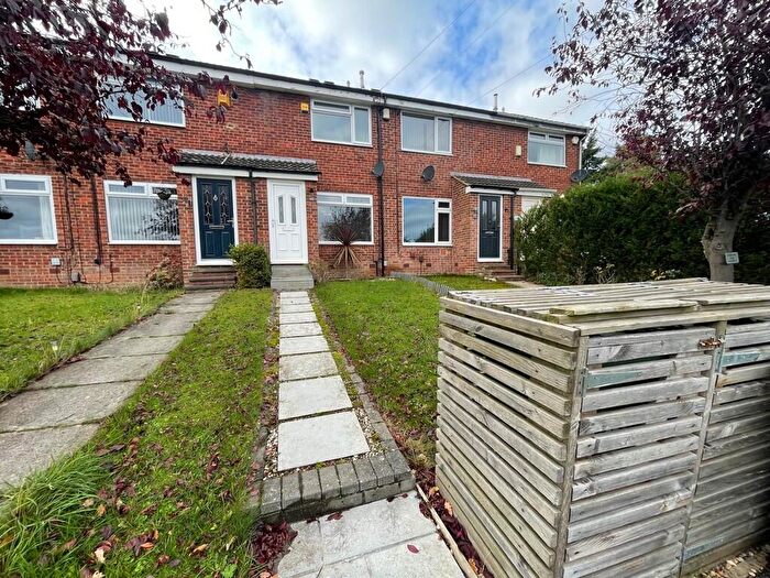 2 Bedroom Town House For Sale In Wood Grove, Farnley, LS12
