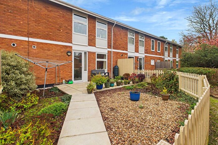 2 Bedroom Flat For Sale In Churchill Drive, Crediton, EX17
