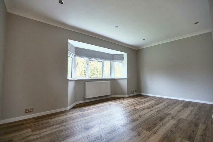 3 Bedroom Apartment To Rent In Bromley Road, Shortlands, Bromley, BR2