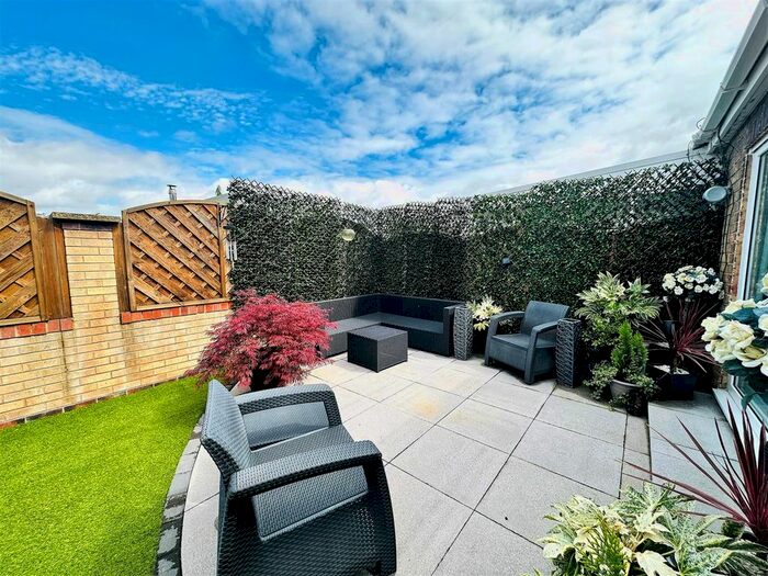 4 Bedroom SemiDetached House For Sale In Balk Lane, Hook, Goole, DN14