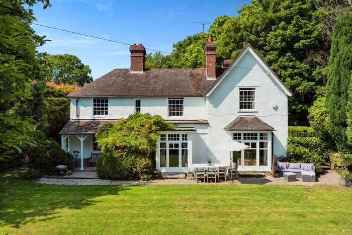 5 Bedroom Link Detached House For Sale In Rye Road, Hawkhurst, Cranbrook, Kent, TN18