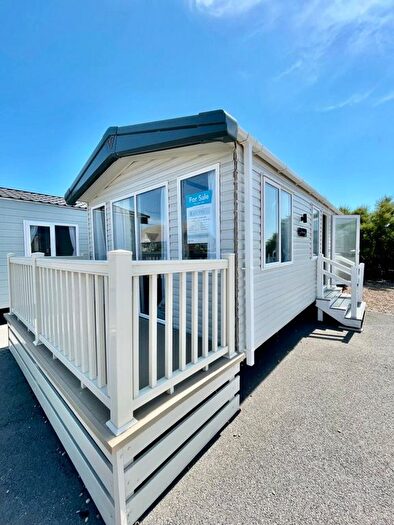 2 Bedroom Mobile/park Home For Sale In Warners Lane, Selsey, Chichester, PO20