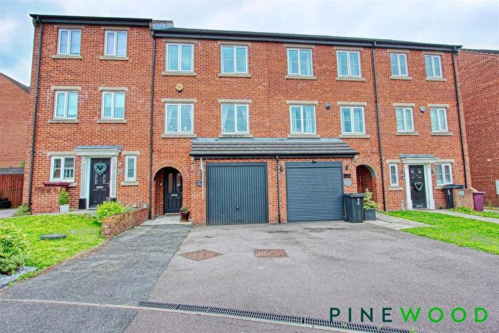 4 Bedroom Town House For Sale In Southdown Close, Doe Lea, Chesterfield, Derbyshire, S44
