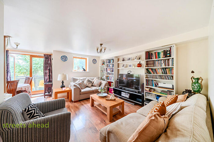 2 Bedroom Apartment For Sale In Spottiswood Court, Harry Close, Croydon, CR0