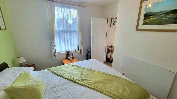 2 Bedroom Flat For Sale In Flat, Glanllyn, Barmouth, LL42