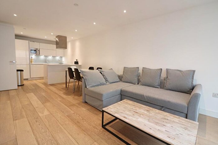 2 Bedroom Flat To Rent In Kensington Apartments, Commercial Street, London, E1