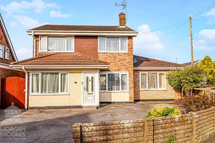 4 Bedroom Detached House For Sale In Meadway, Benfleet, SS7