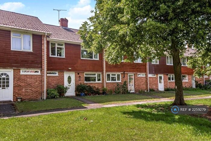4 Bedroom Terraced House To Rent In Froxfield Close, Winchester, SO22