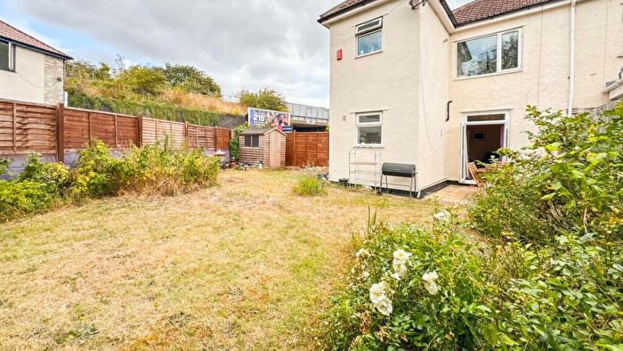 1 Bedroom Flat For Sale In St. Johns Lane, Bedminster, BS3