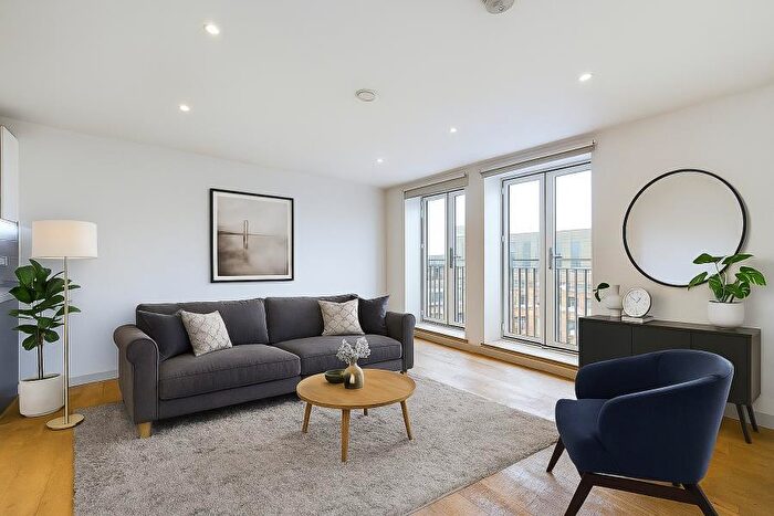 1 Bedroom Apartment To Rent In One Cutting Room Square, M4