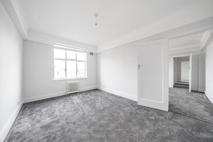 2 Bedroom Flat To Rent In Wellesley Road, Chiswick, London, W4
