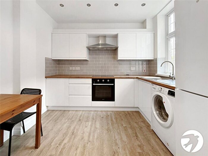 3 Bedroom Flat To Rent In Well Hall Road, London, SE9